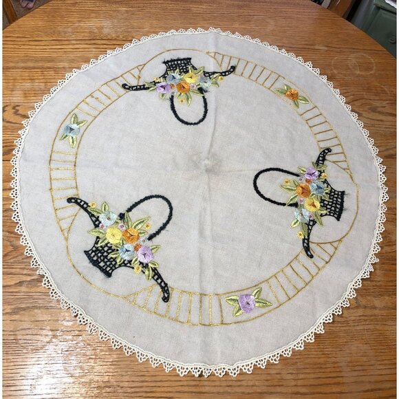 Vintage Table Center Piece Hand-Embroidered Linen Topper Floral Basket Lace Edge - Picture 2 of 14